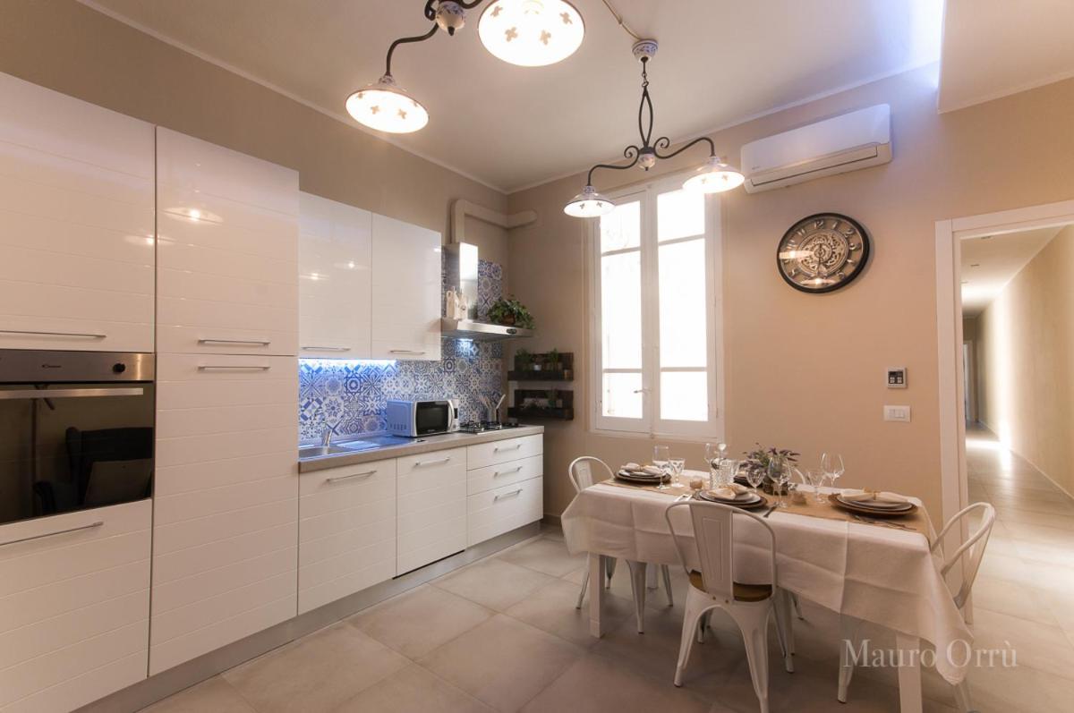 New Home - Appartamento In Centro Storico Cagliari Luaran gambar